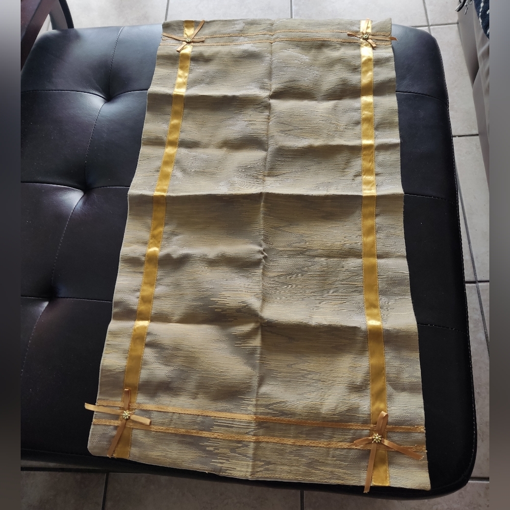 Vintage Elegant Gold Table Runner